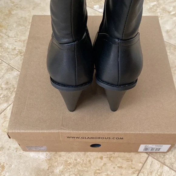 Pointed Toe Bootie. US 9 Black . - Picture 4 of 7